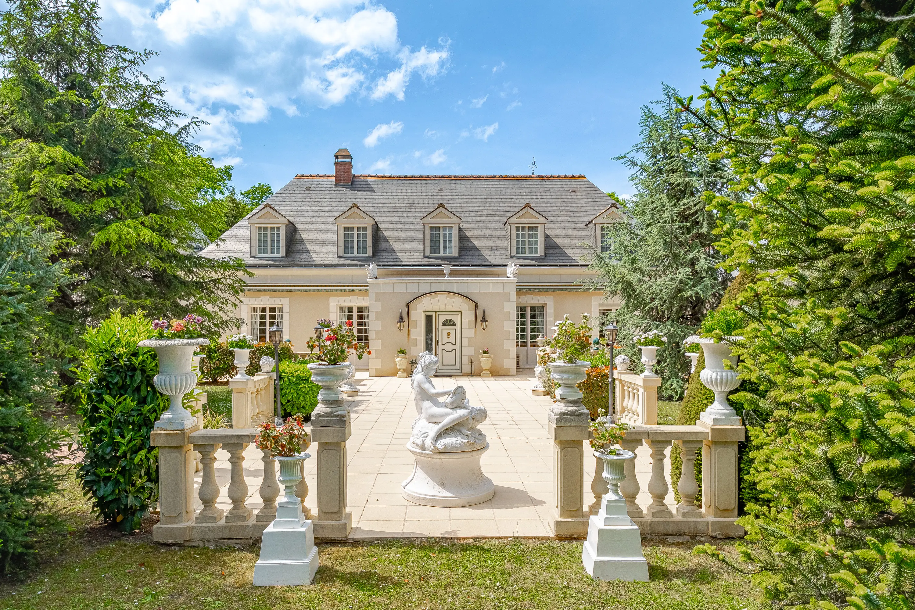 Maison 5 pièces 340m²