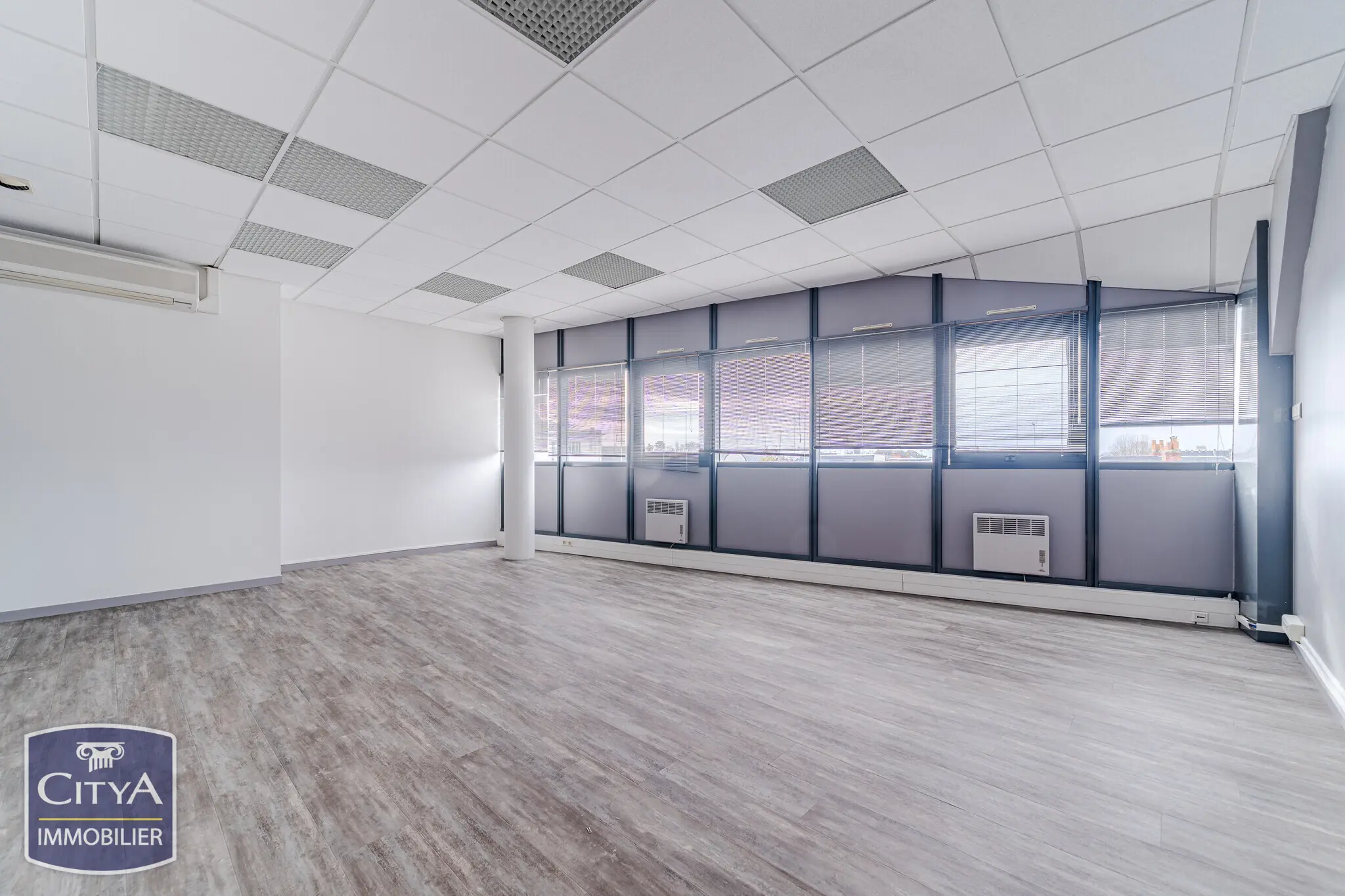 Local professionnel undefined pièces 77m²