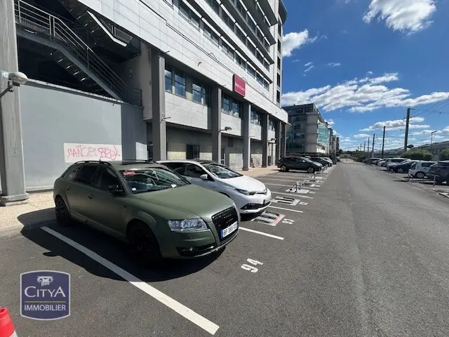 Parking undefined pièces 15m²
