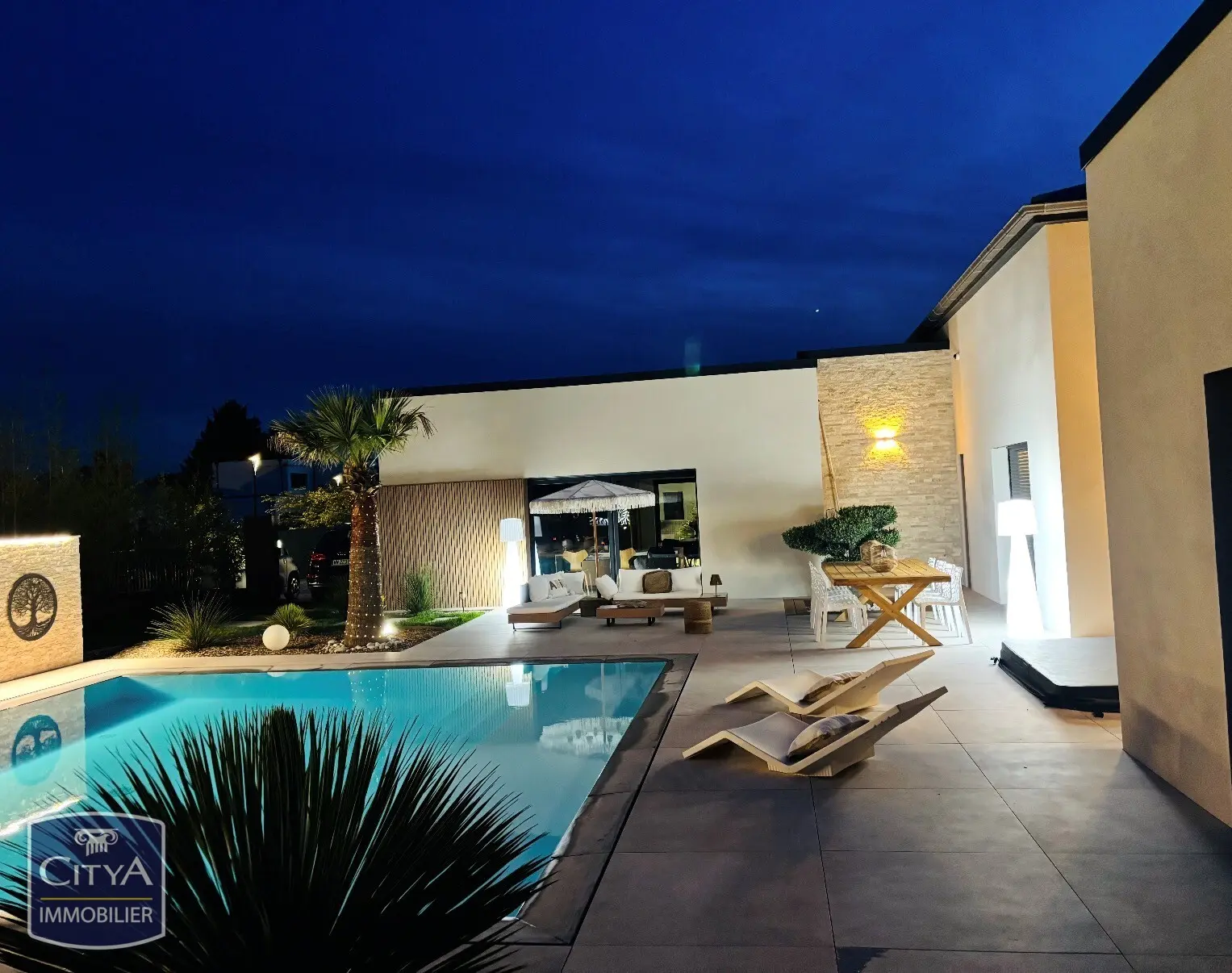 Maison 6 pièces 220m²