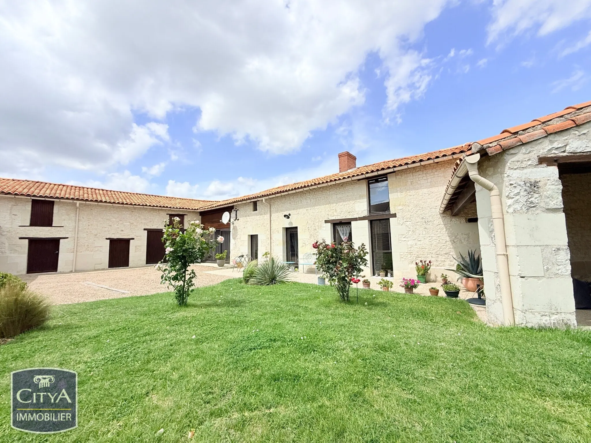 Maison 5 pièces à La Roche-Rigault — photo 2