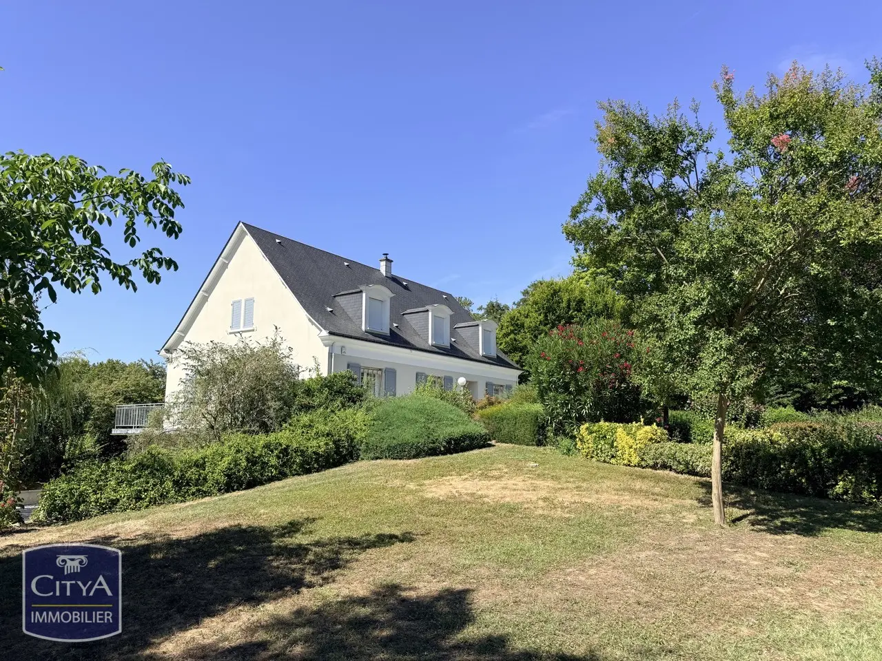 Maison 8 pièces 203m²