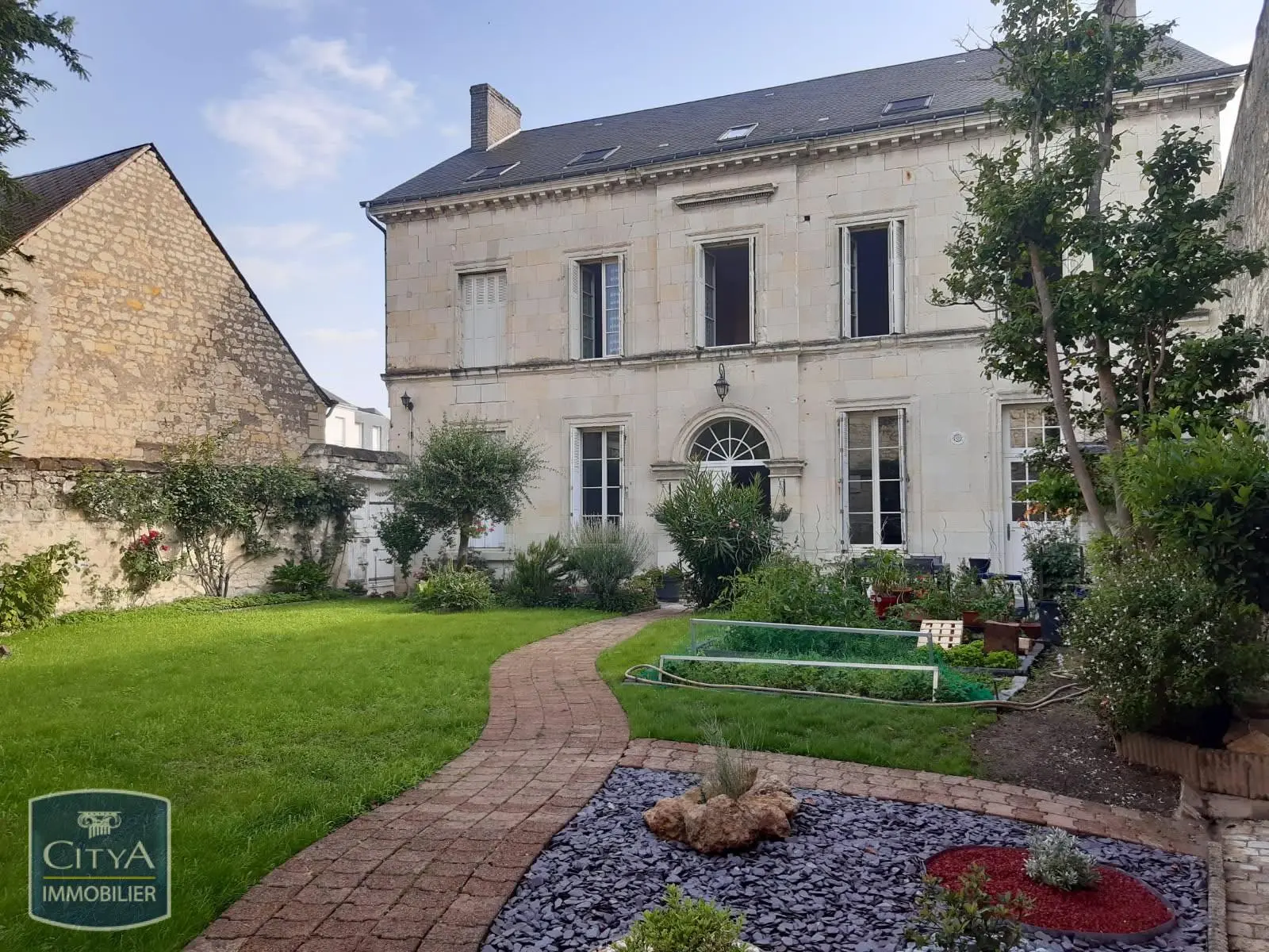 Maison 8 pièces 270m²
