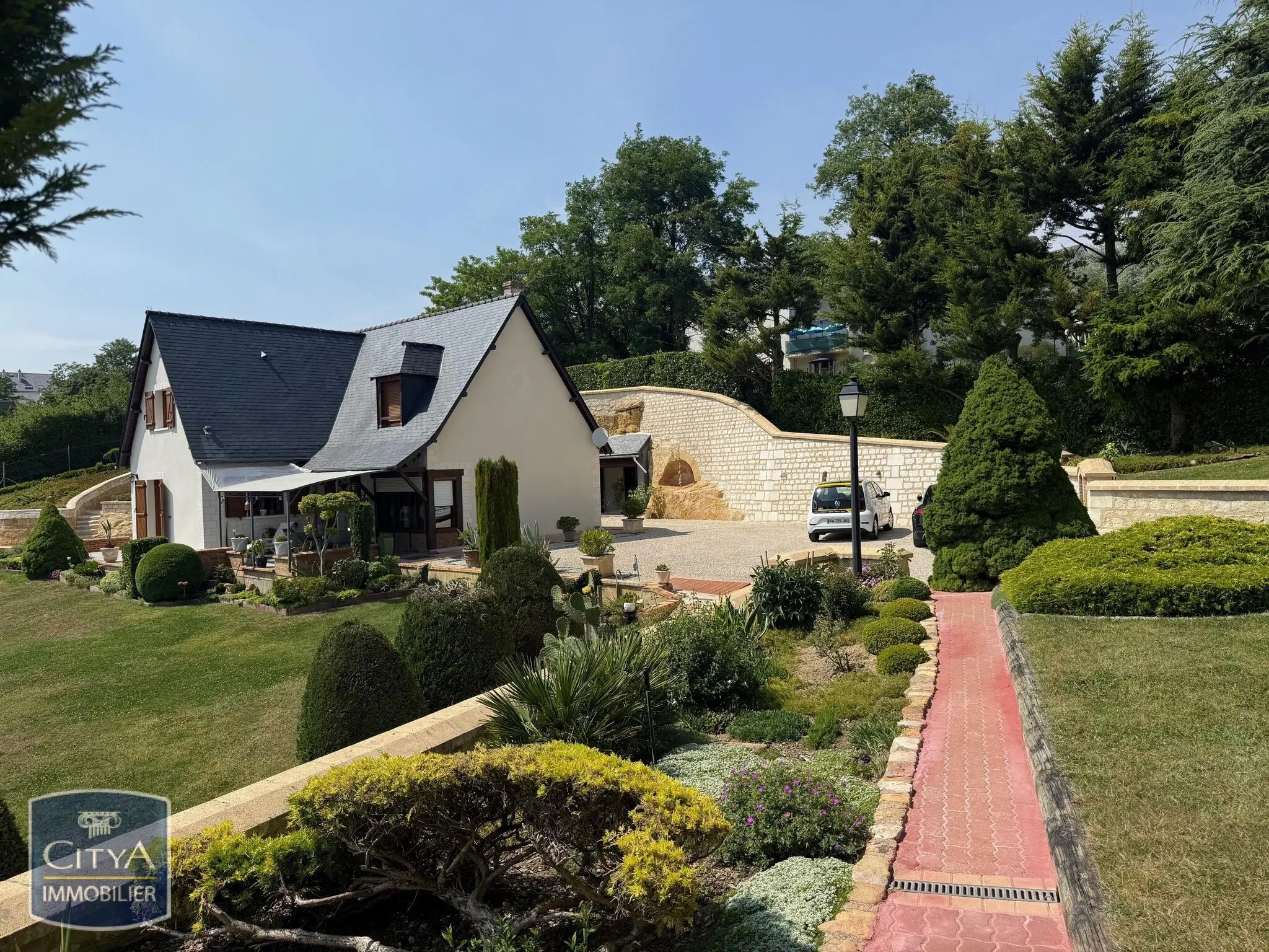 Maison 4 pièces 230m²