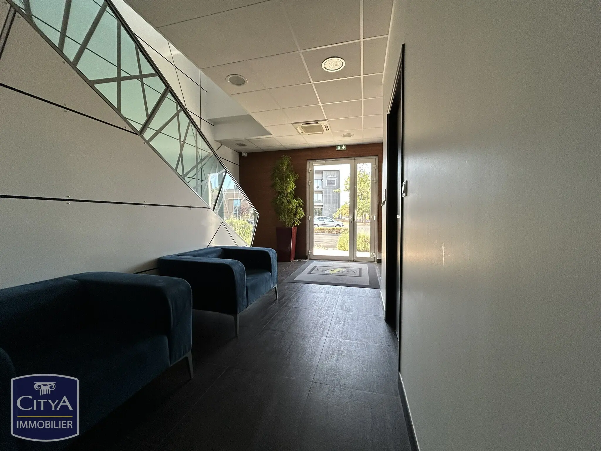 Local commercial undefined pièces 277.15m²