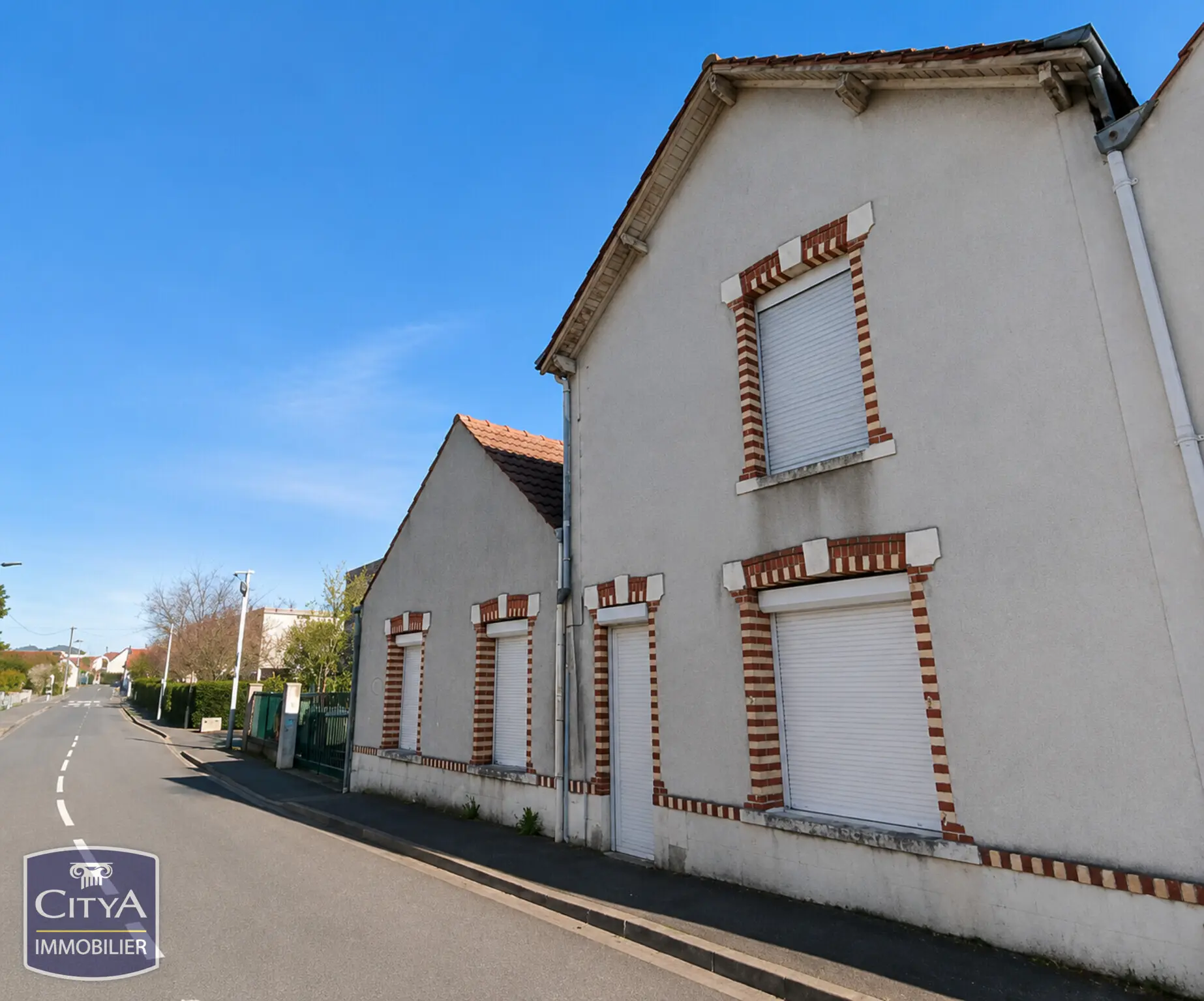Immeuble undefined pièces 325.11m²