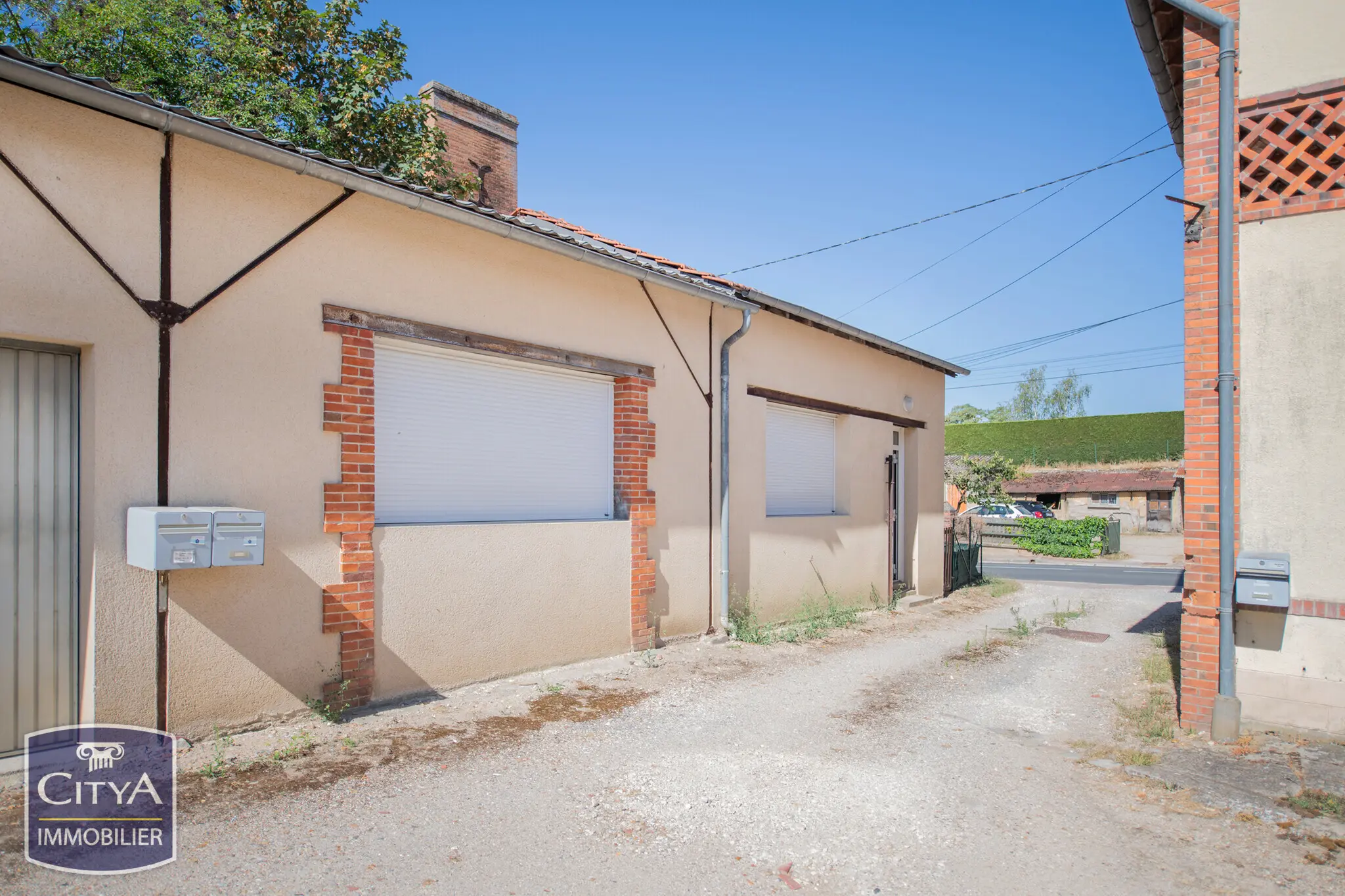 Immeuble à Les Bordes — photo 22