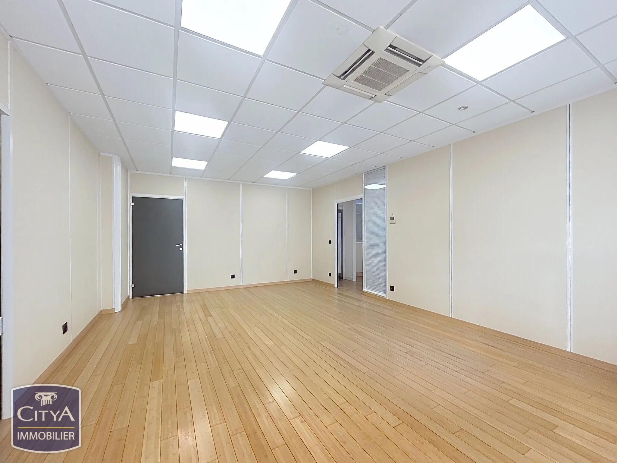 Local commercial à Olivet — photo 2