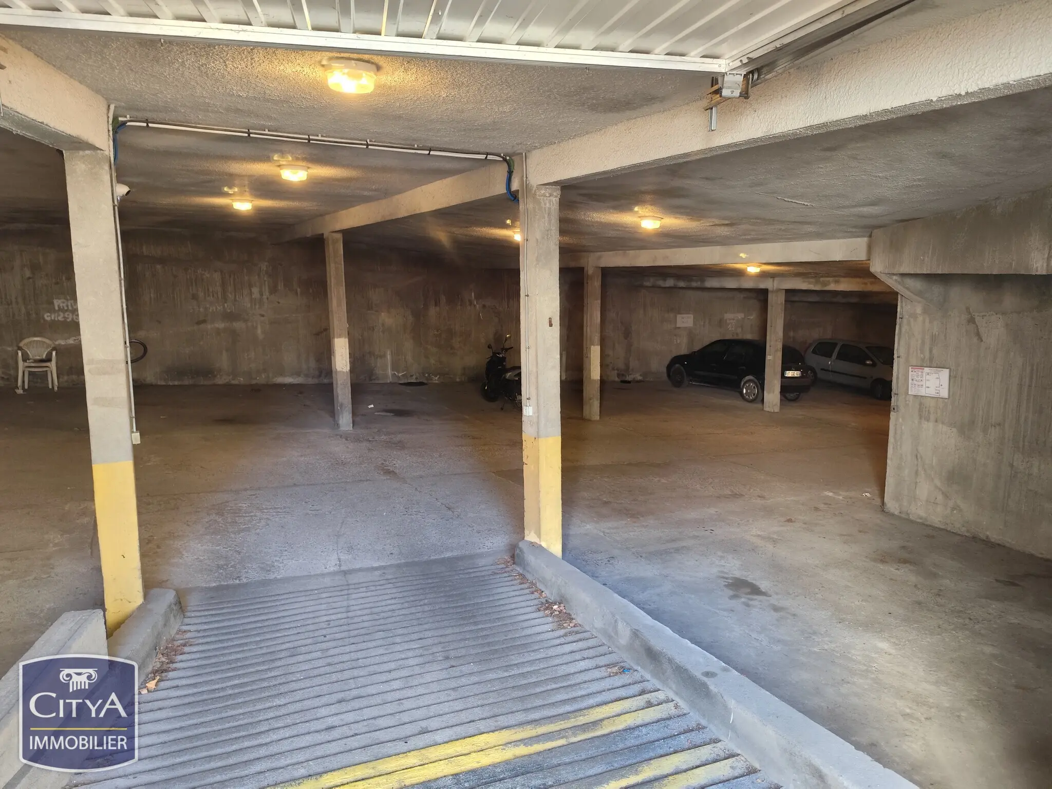 Parking undefined pièces 11.88m²