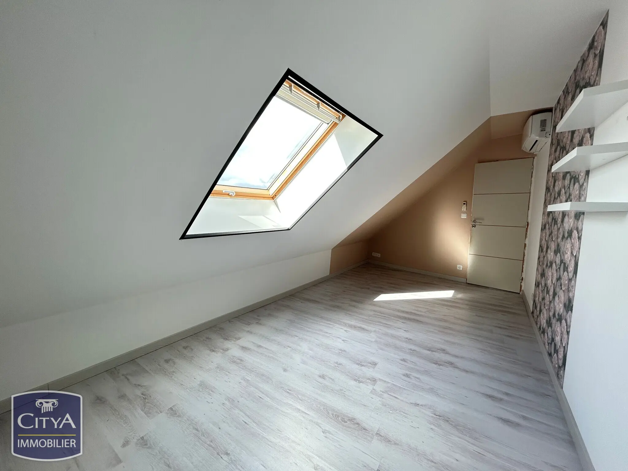 Maison 8 pièces à La Chapelle-Saint-Ursin — photo 11