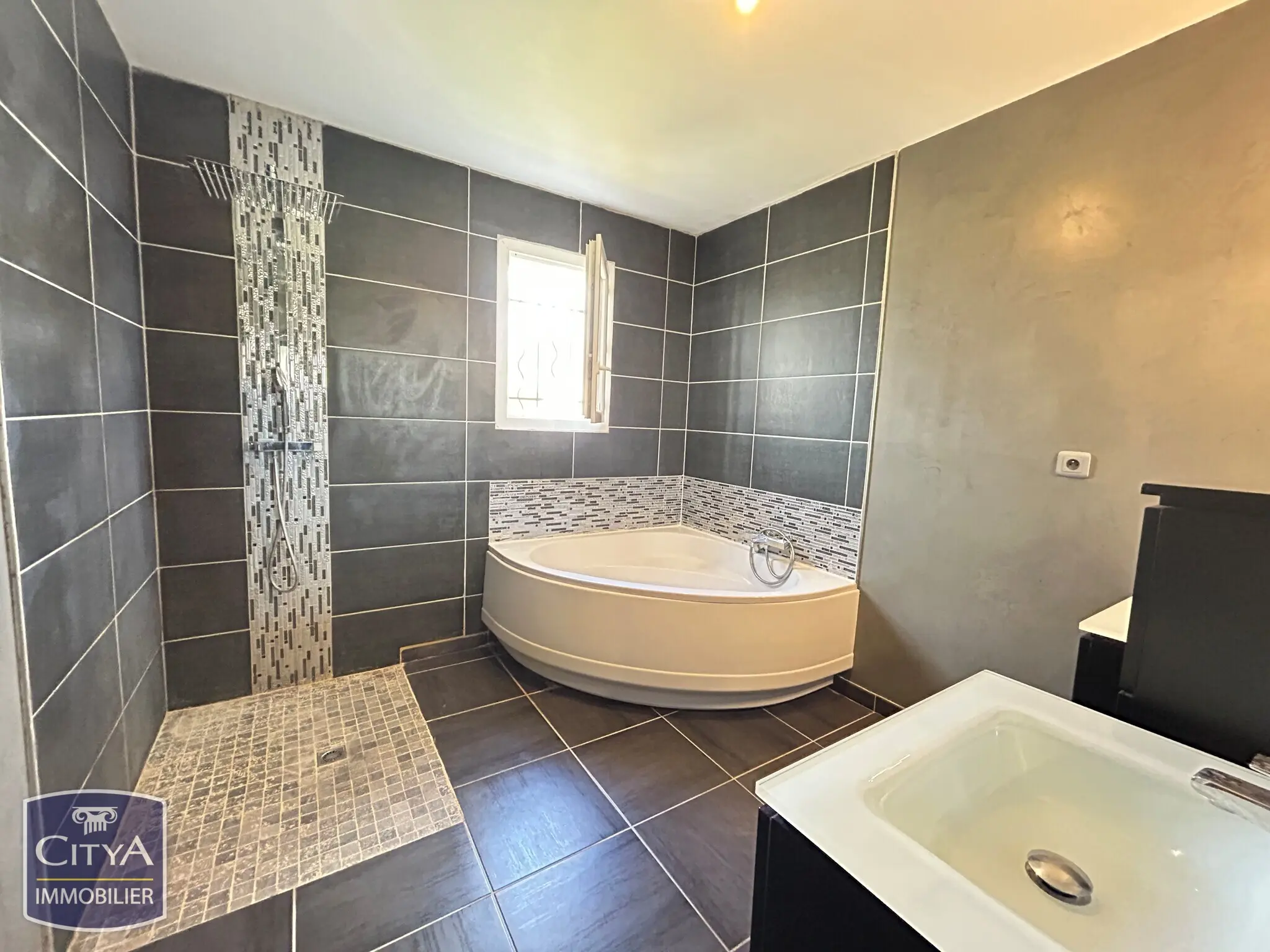 Maison 8 pièces à La Chapelle-Saint-Ursin — photo 8