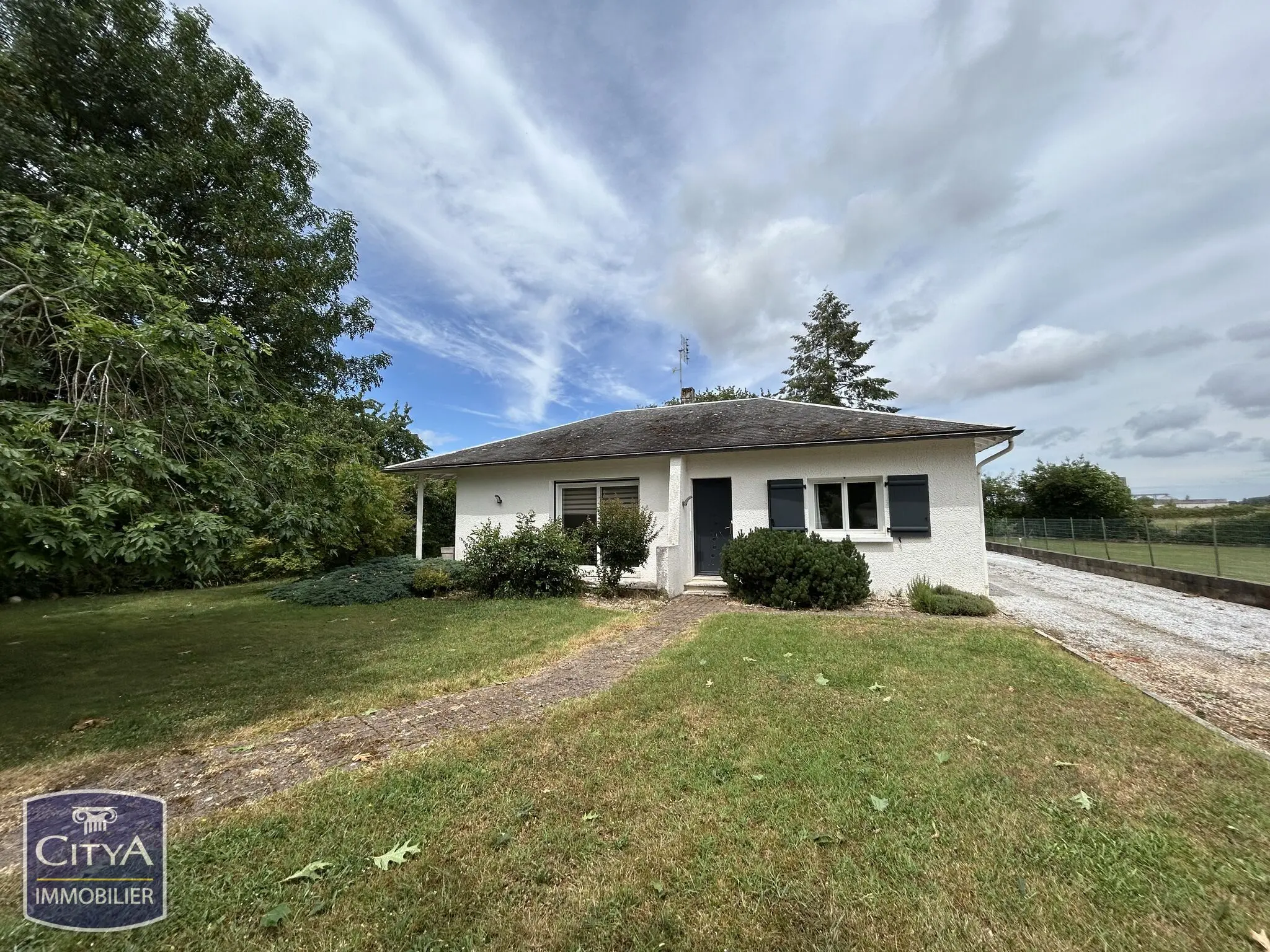 Maison 7 pièces à Pouligny-Saint-Pierre — photo 2