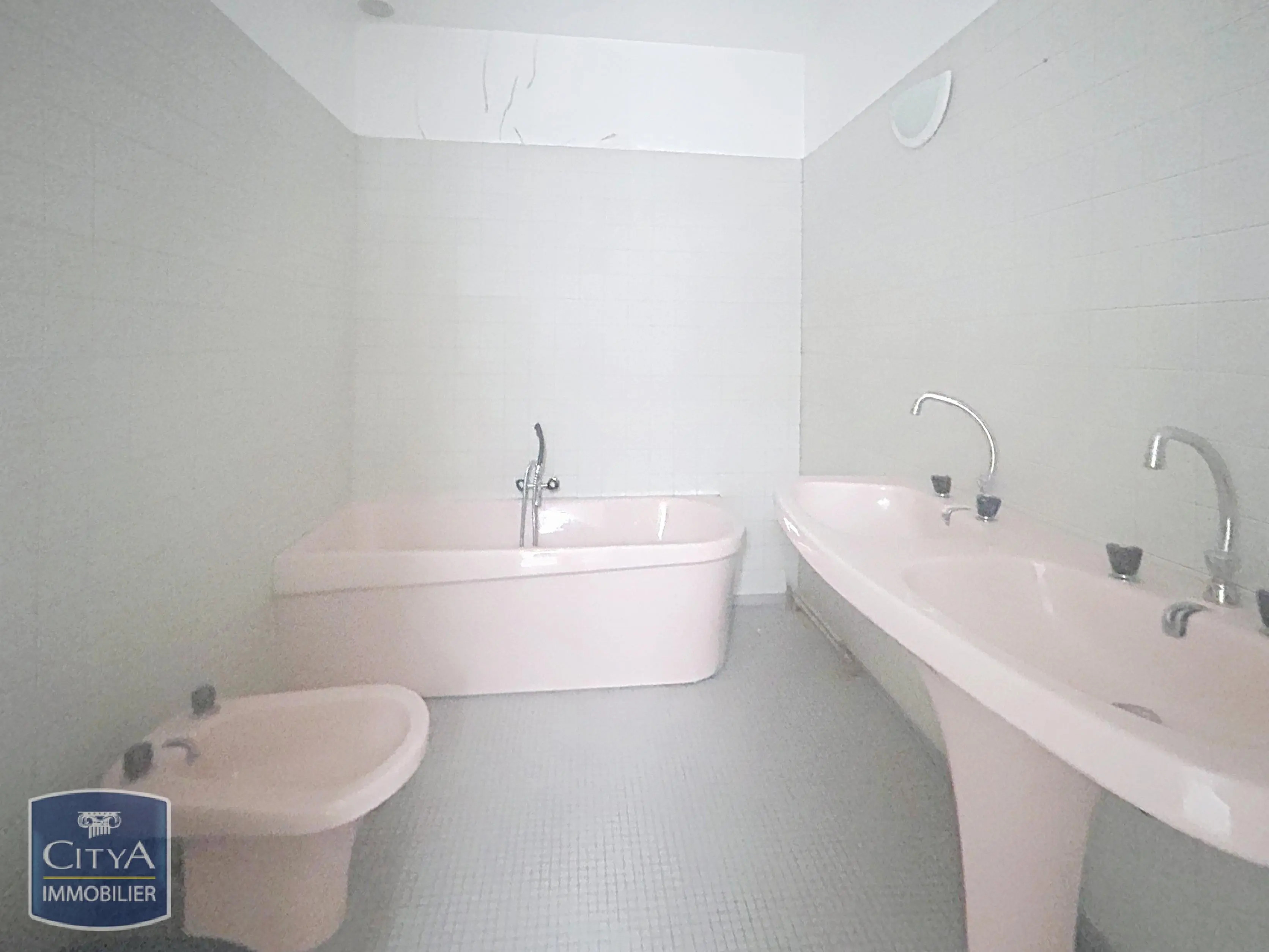 Immeuble à Châteauroux — photo 9