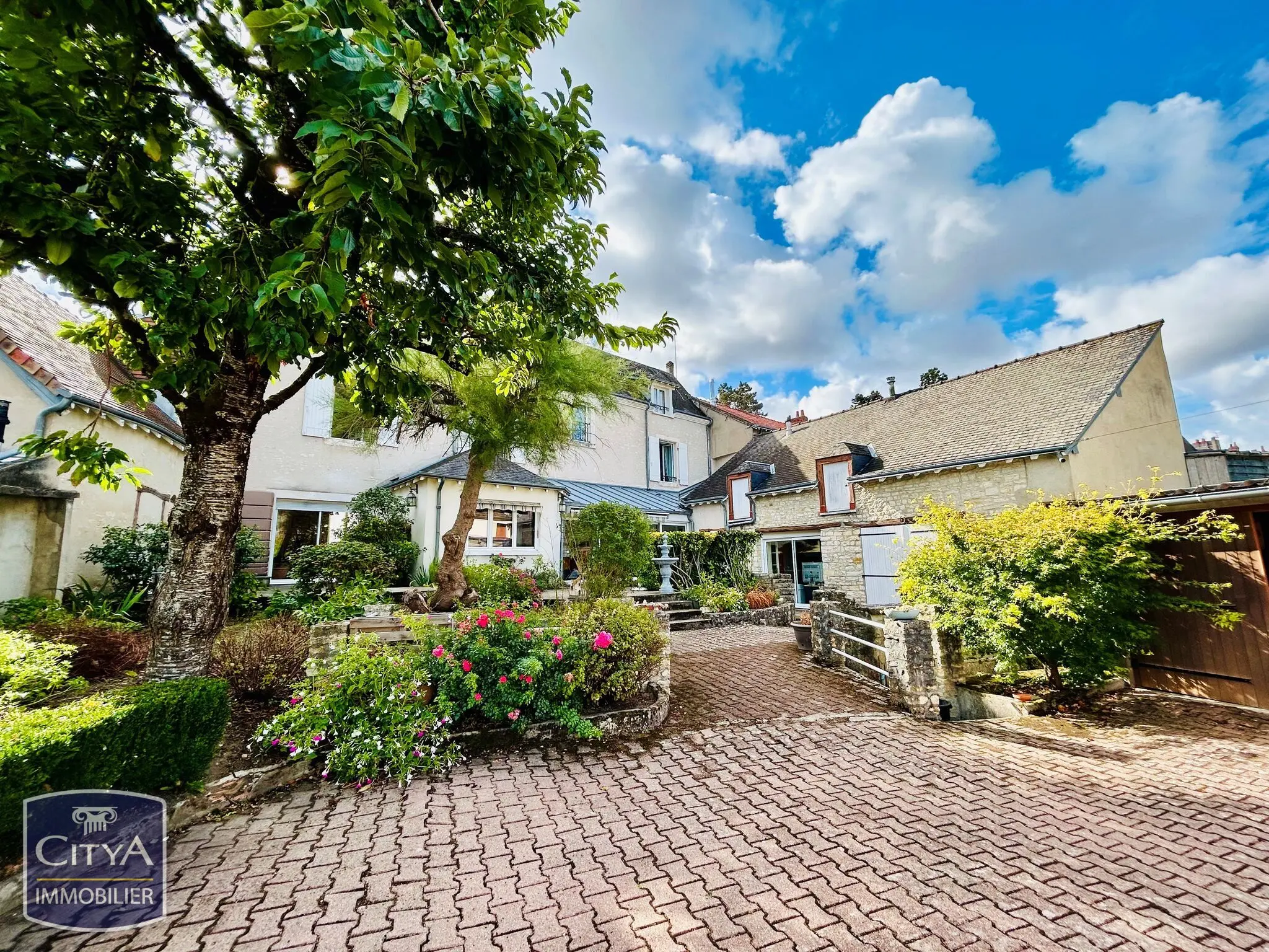 Maison 10 pièces 285m²
