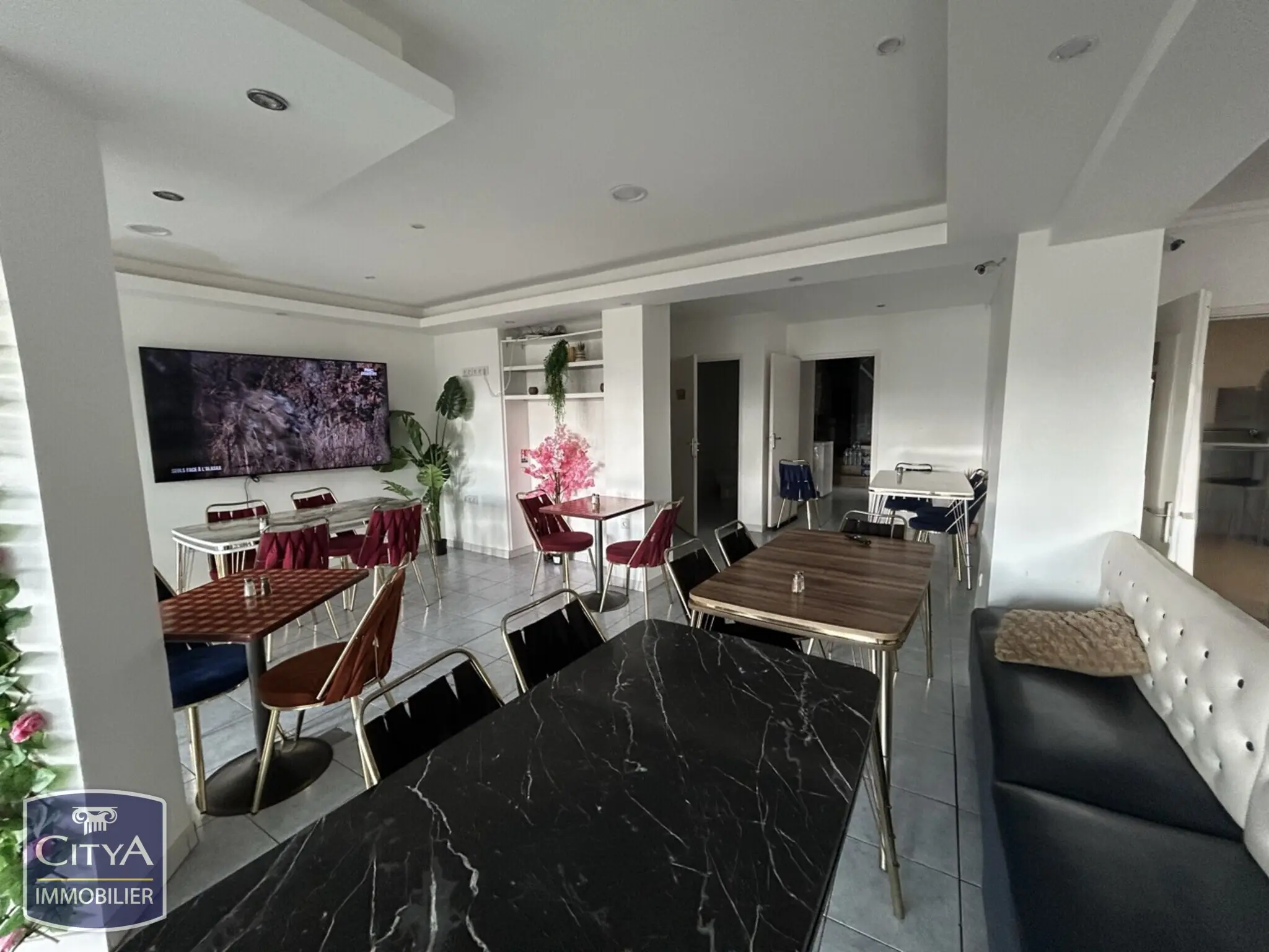 Local commercial undefined pièces 181m²