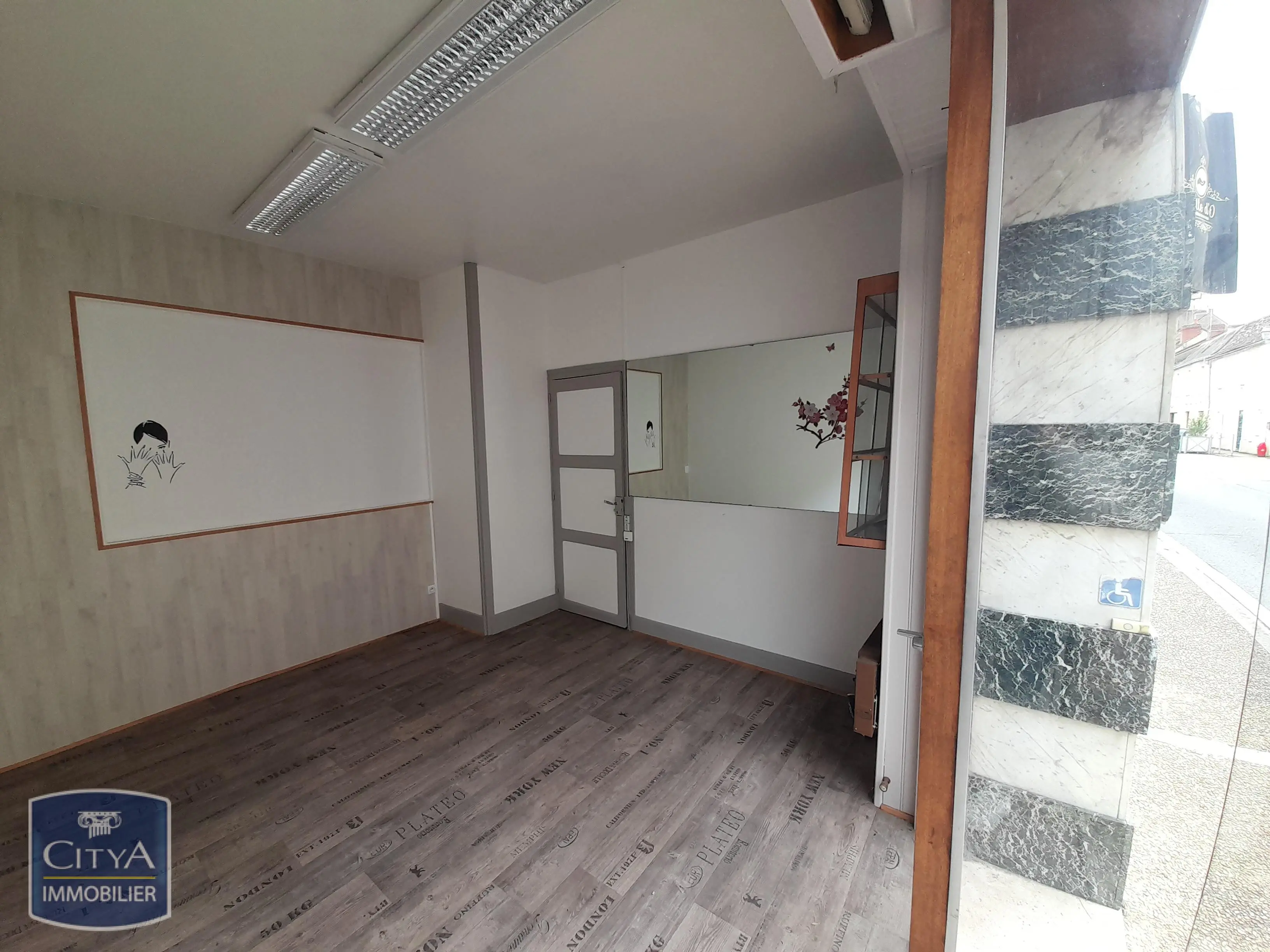 Immeuble à Le Blanc — photo 2