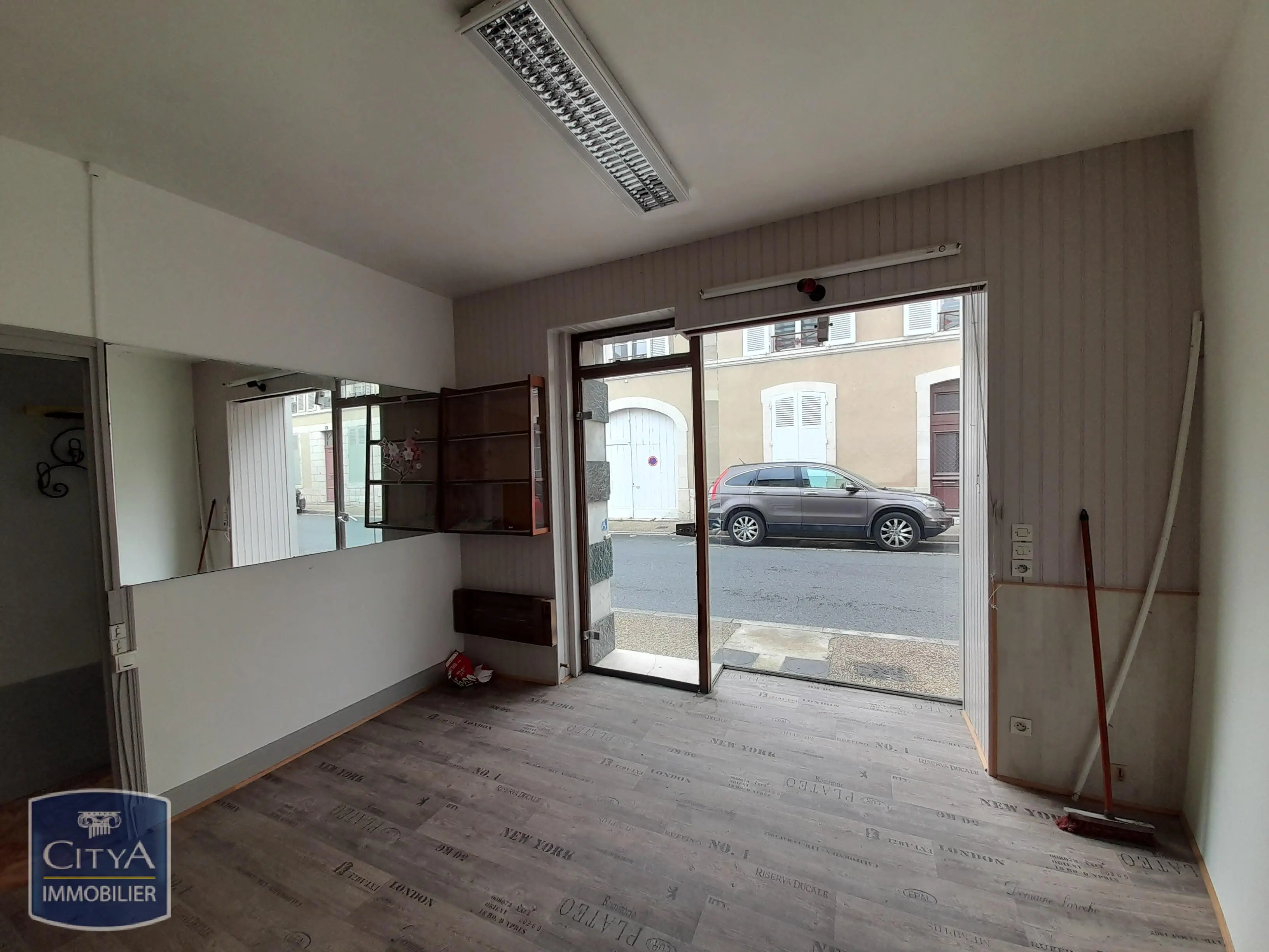 Immeuble à Le Blanc — photo 4