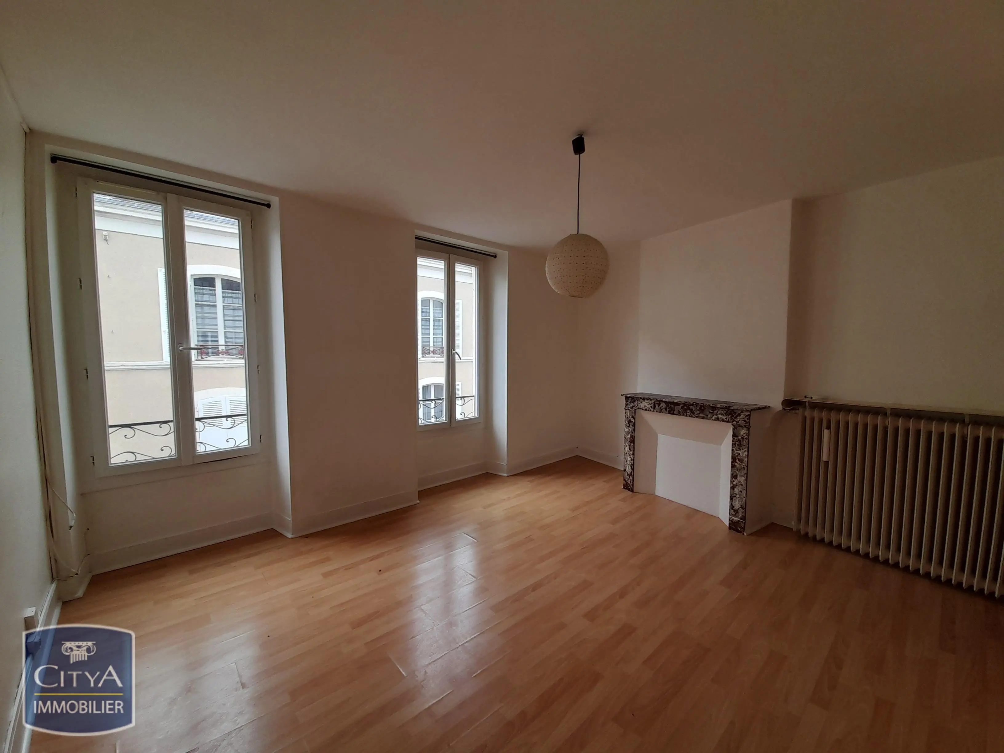 Immeuble à Le Blanc — photo 8