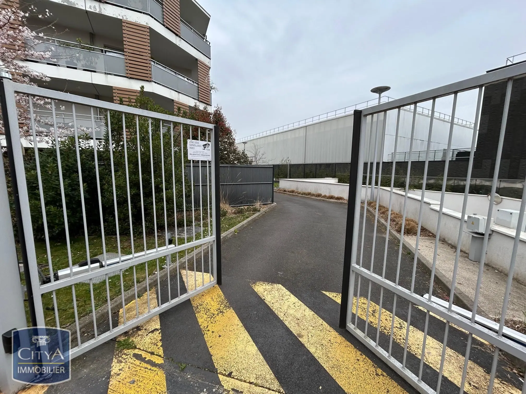 Parking undefined pièces undefinedm²