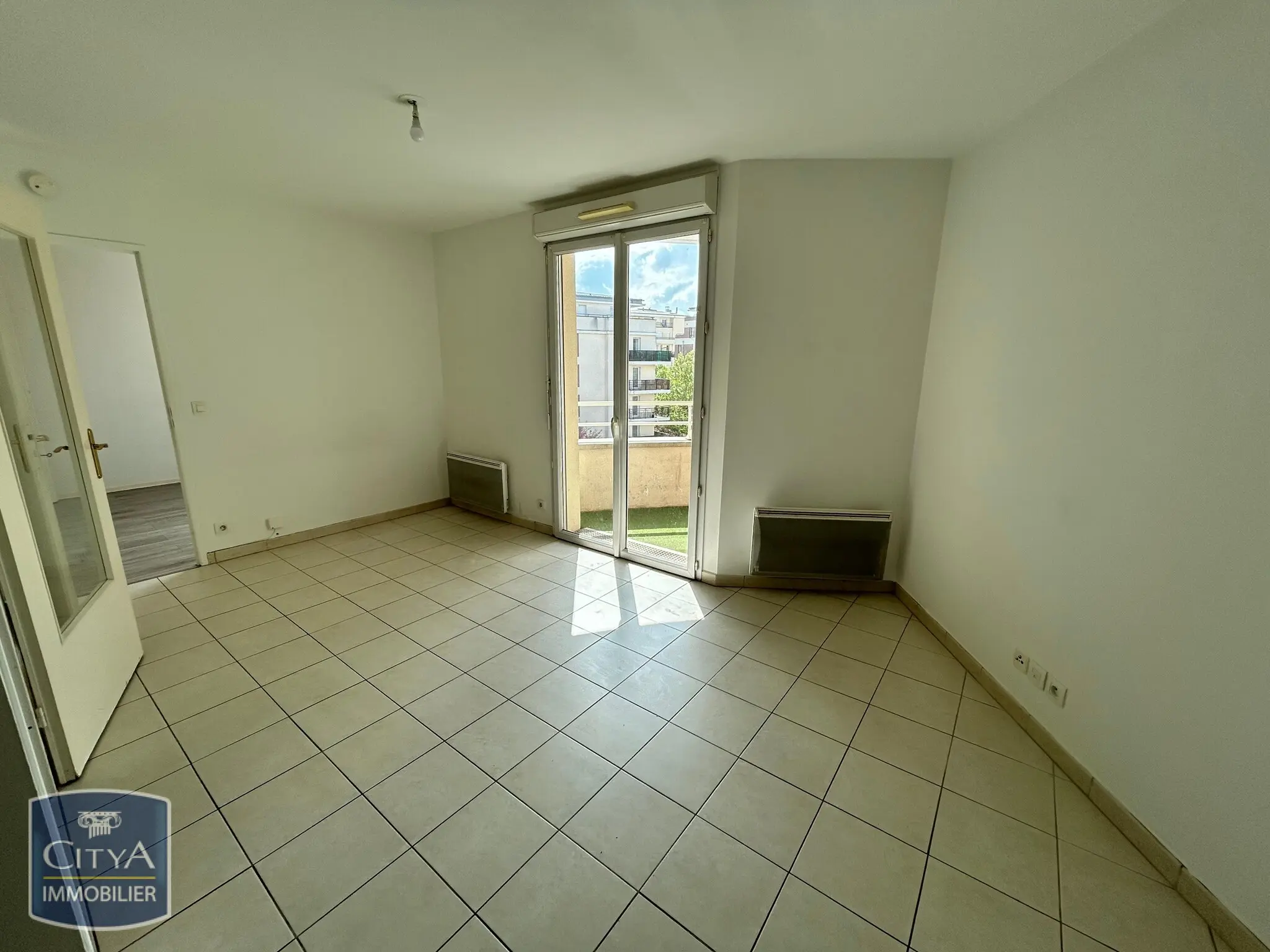 Appartement 2 pièces à Corbeil-Essonnes — photo 2