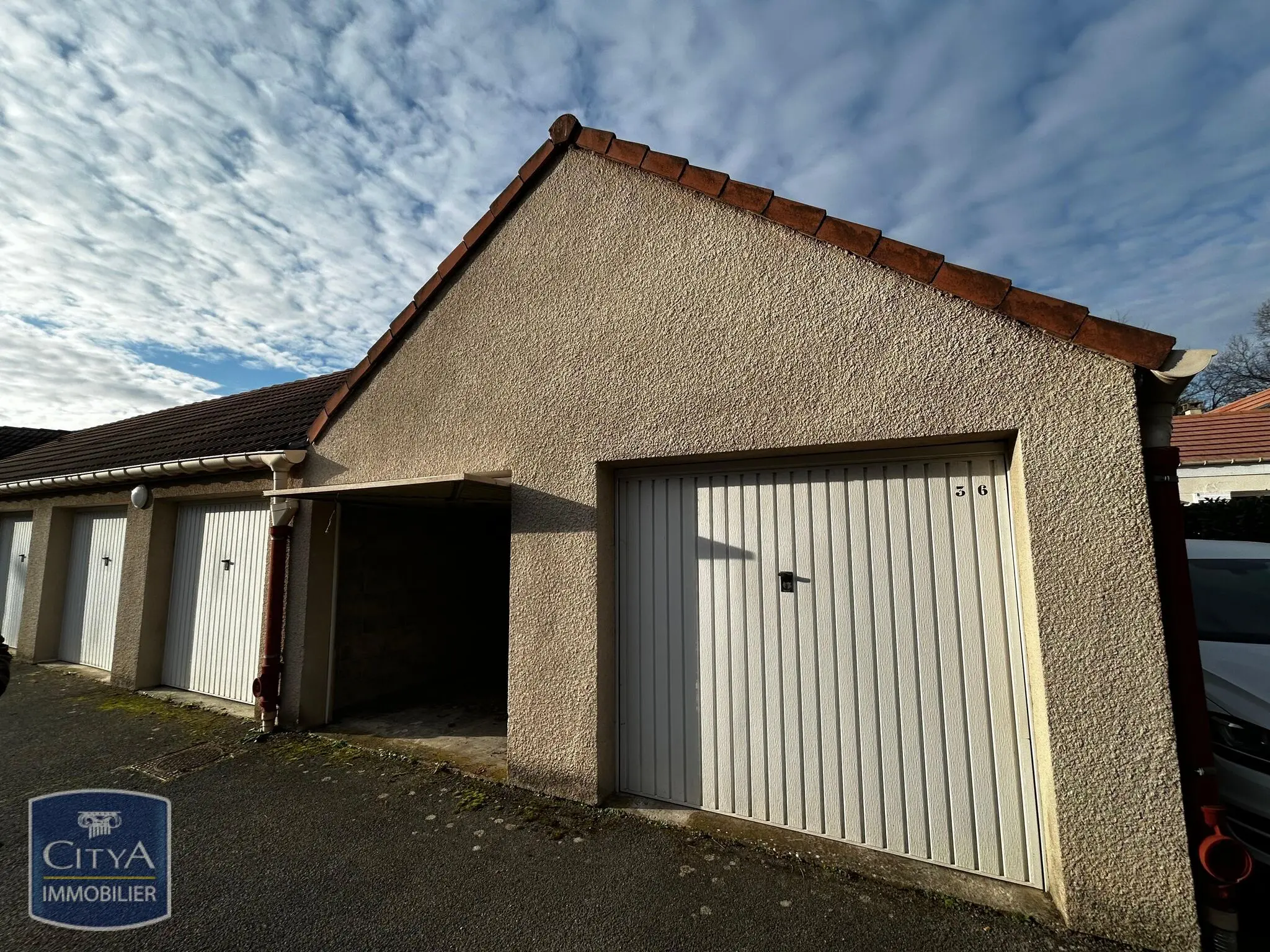 Parking undefined pièces 13m²