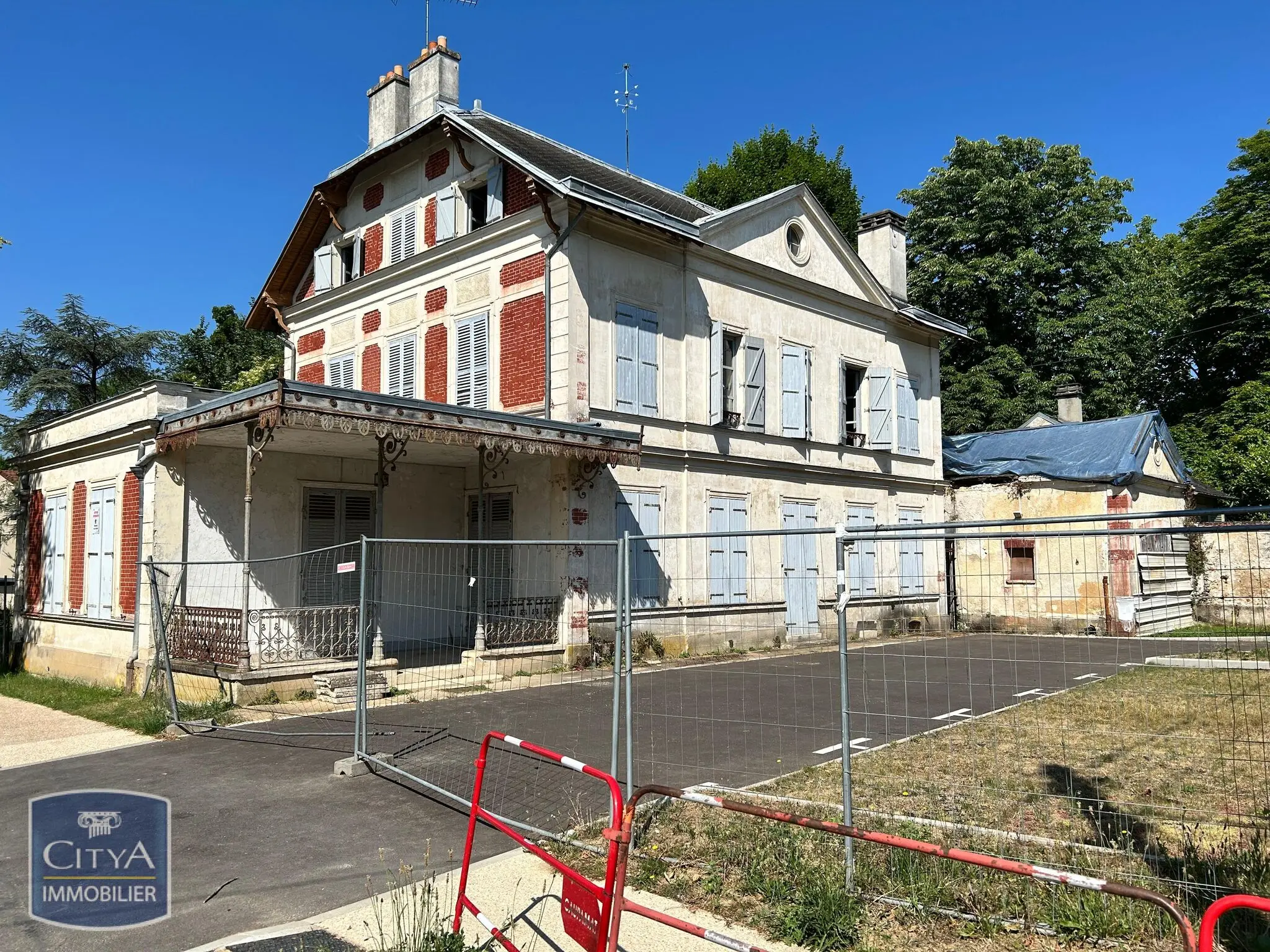 Local professionnel undefined pièces 250m²