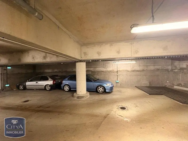 Parking undefined pièces 15m²