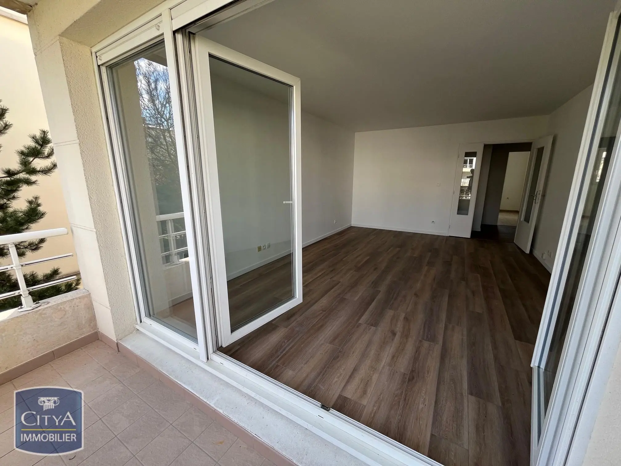 Appartement 4 pièces à Corbeil-Essonnes — photo 2