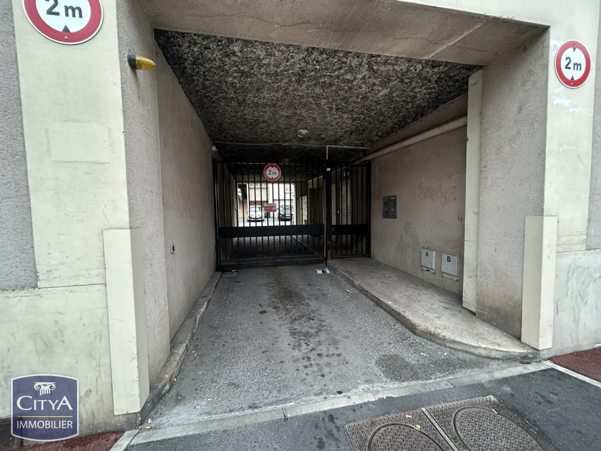 Parking undefined pièces 24.68m²