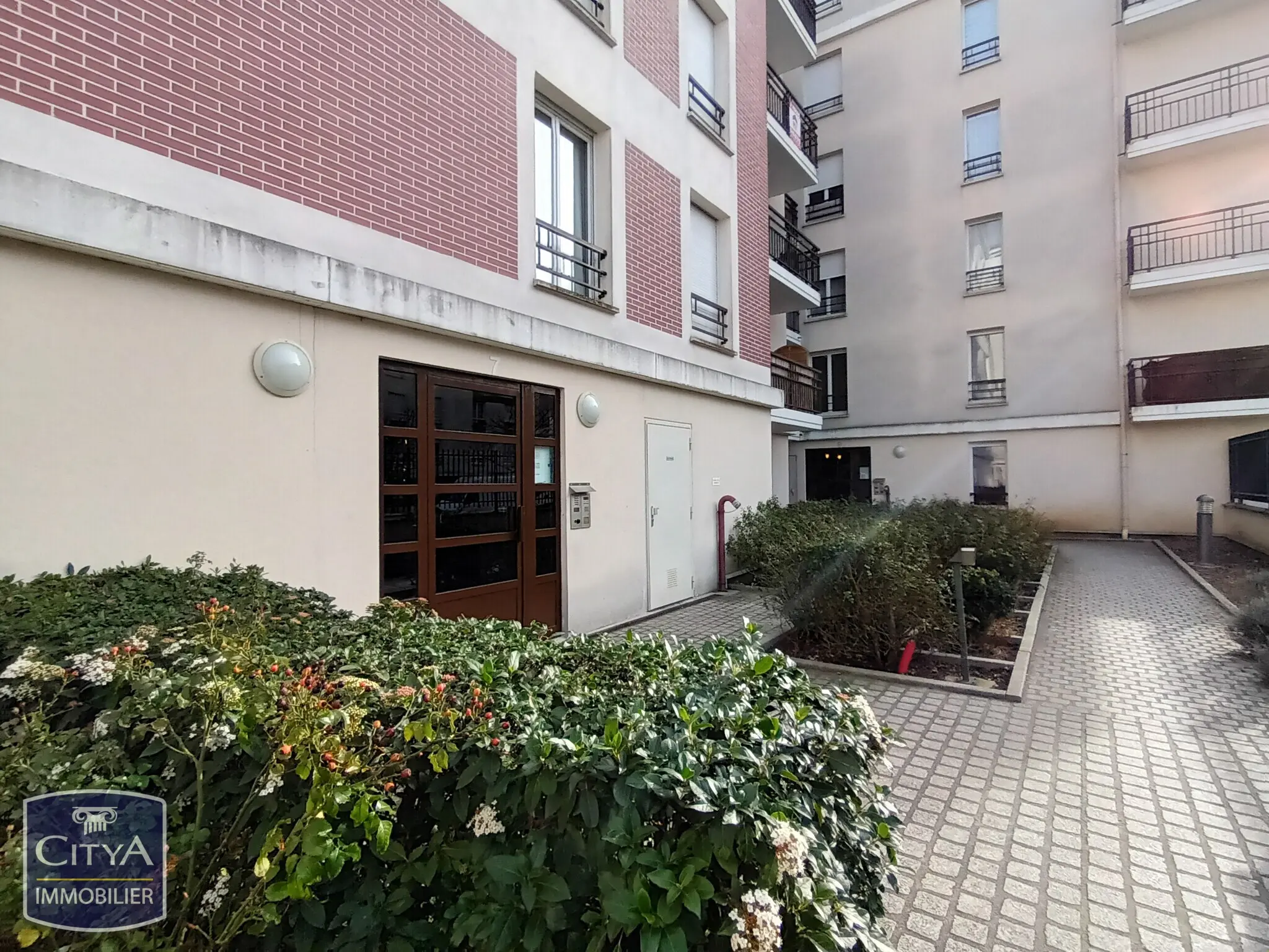 Appartement 1 pièces à Corbeil-Essonnes — photo 2