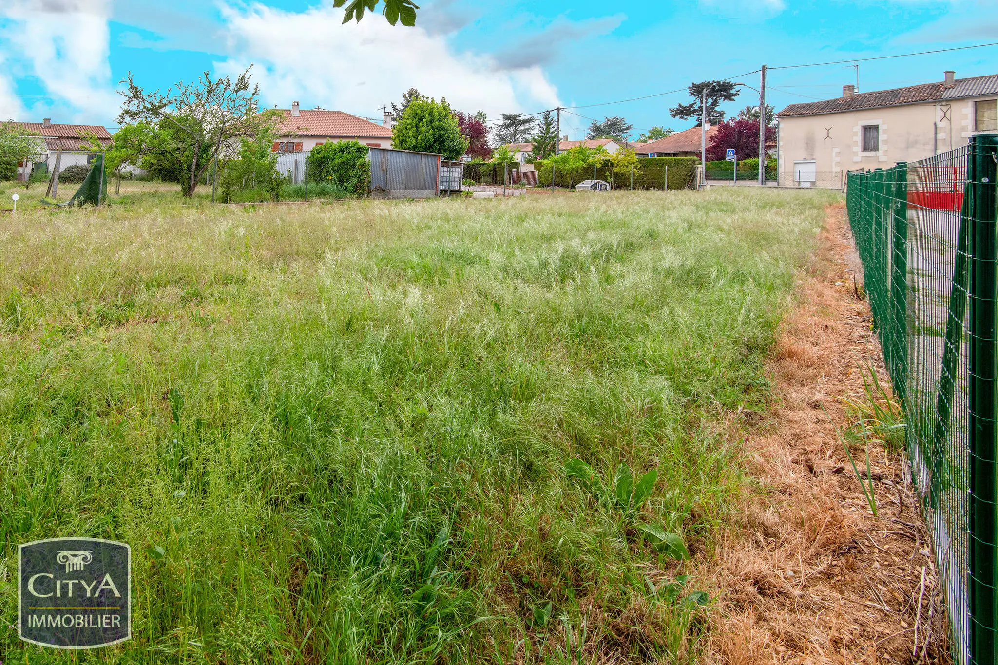 Terrain à Neuville-de-Poitou — photo 2