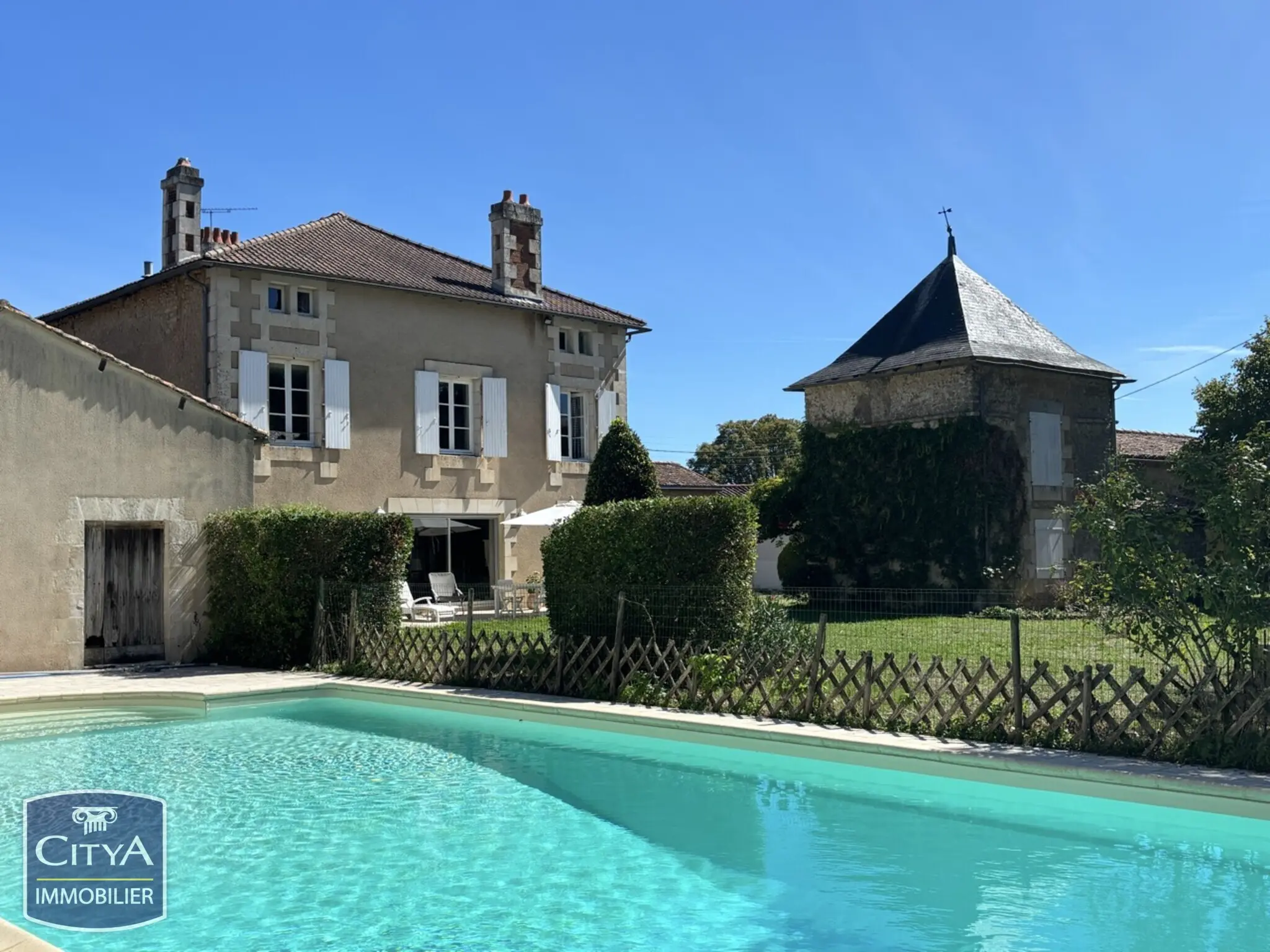 Maison 10 pièces 338m²