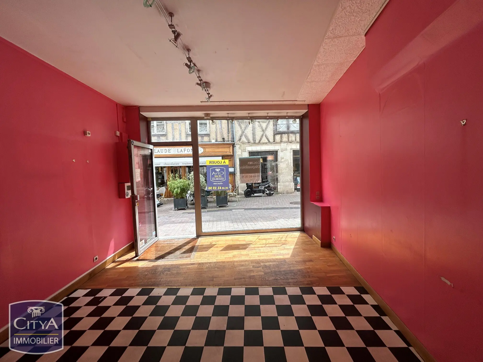 Local commercial undefined pièces 23m²