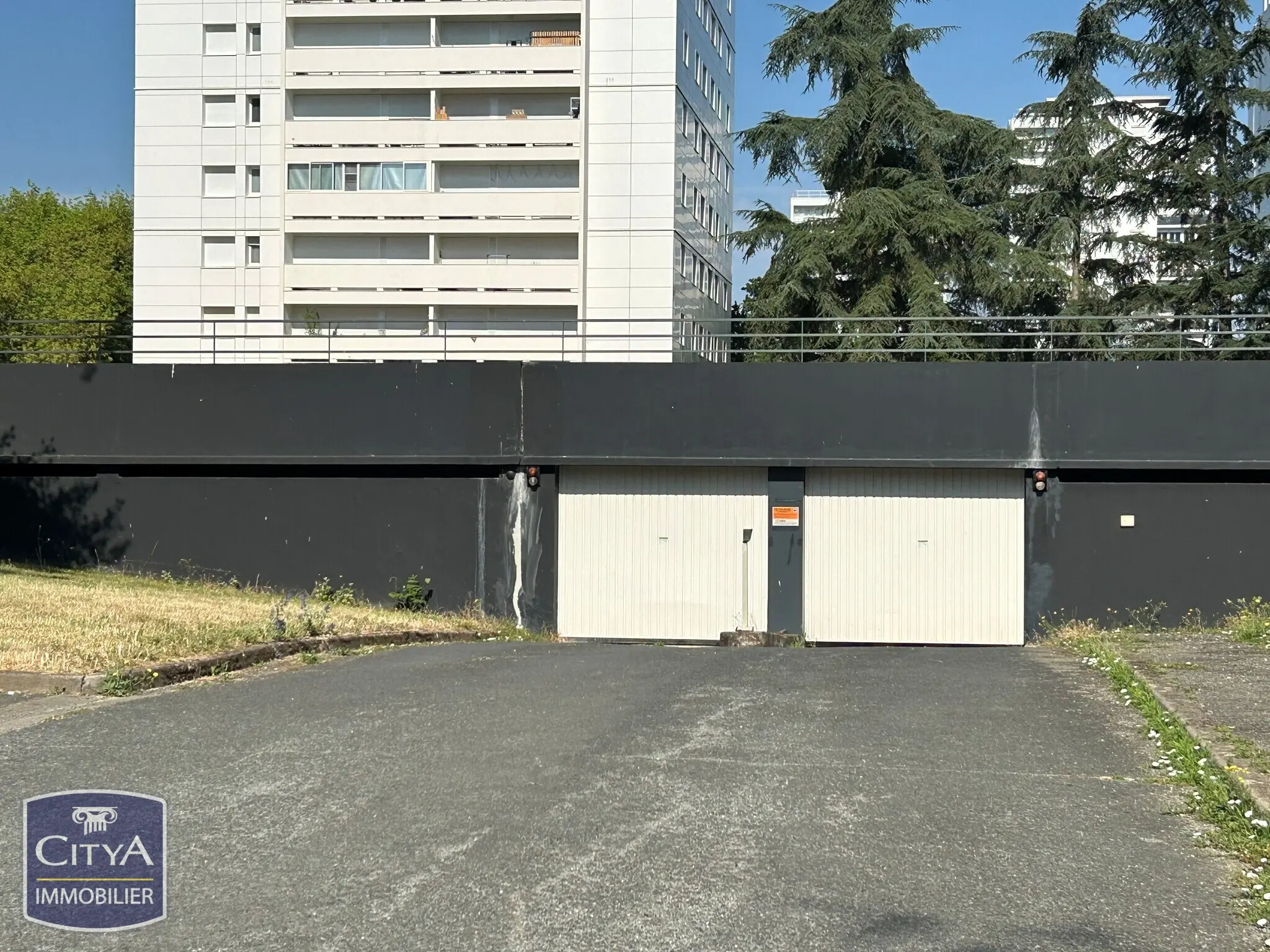 Parking undefined pièces undefinedm²