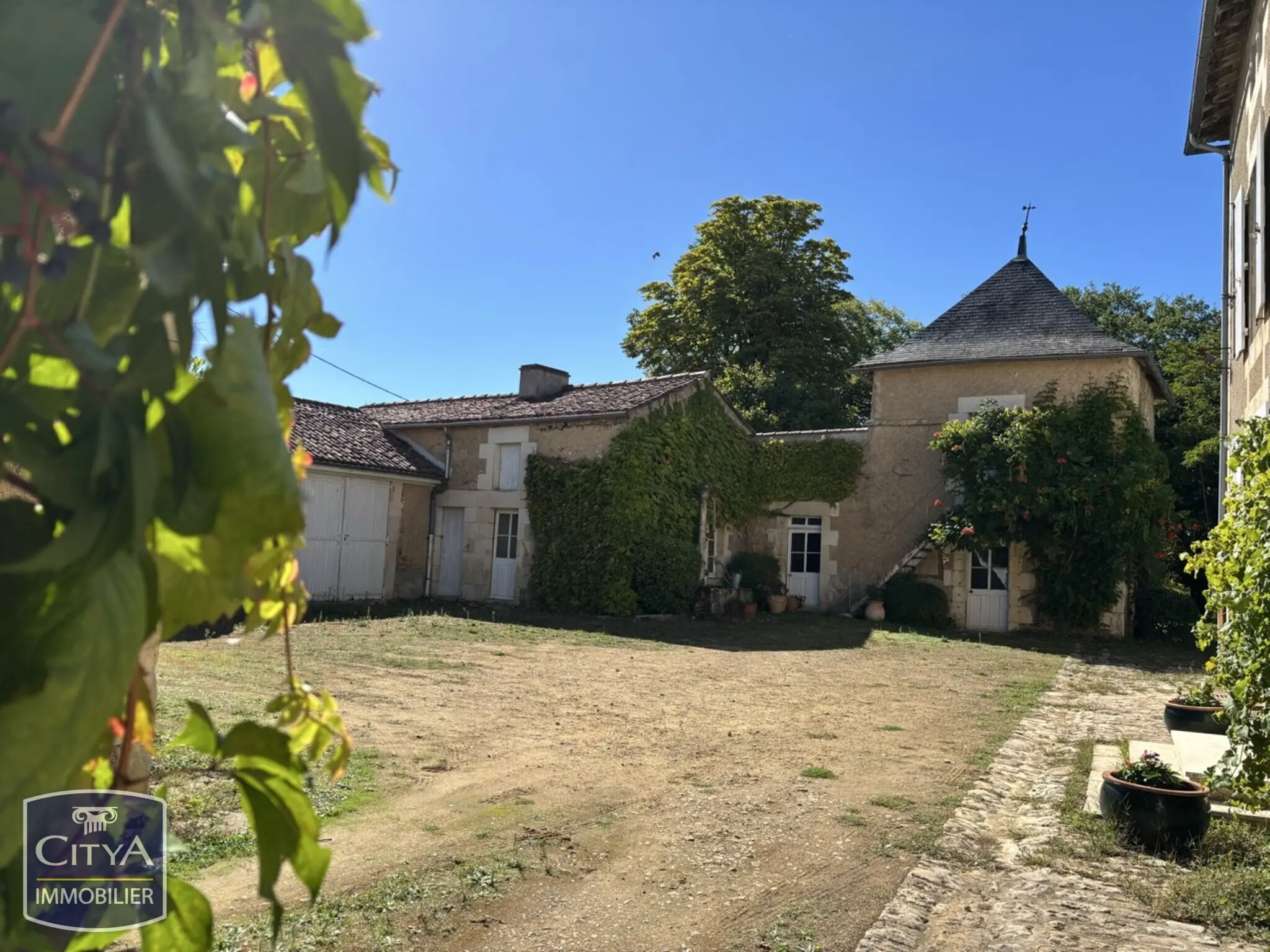 Maison 10 pièces à La Villedieu-du-Clain — photo 4