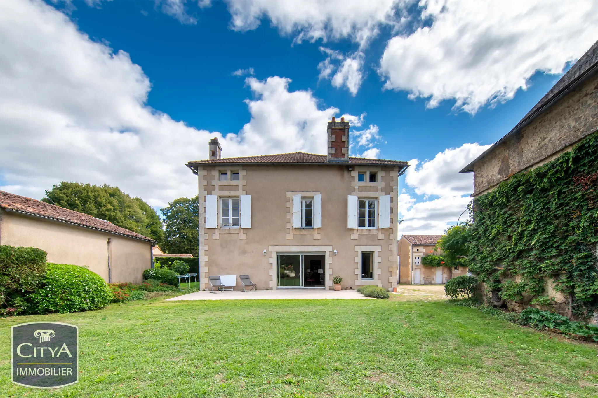 Maison 10 pièces à La Villedieu-du-Clain — photo 3