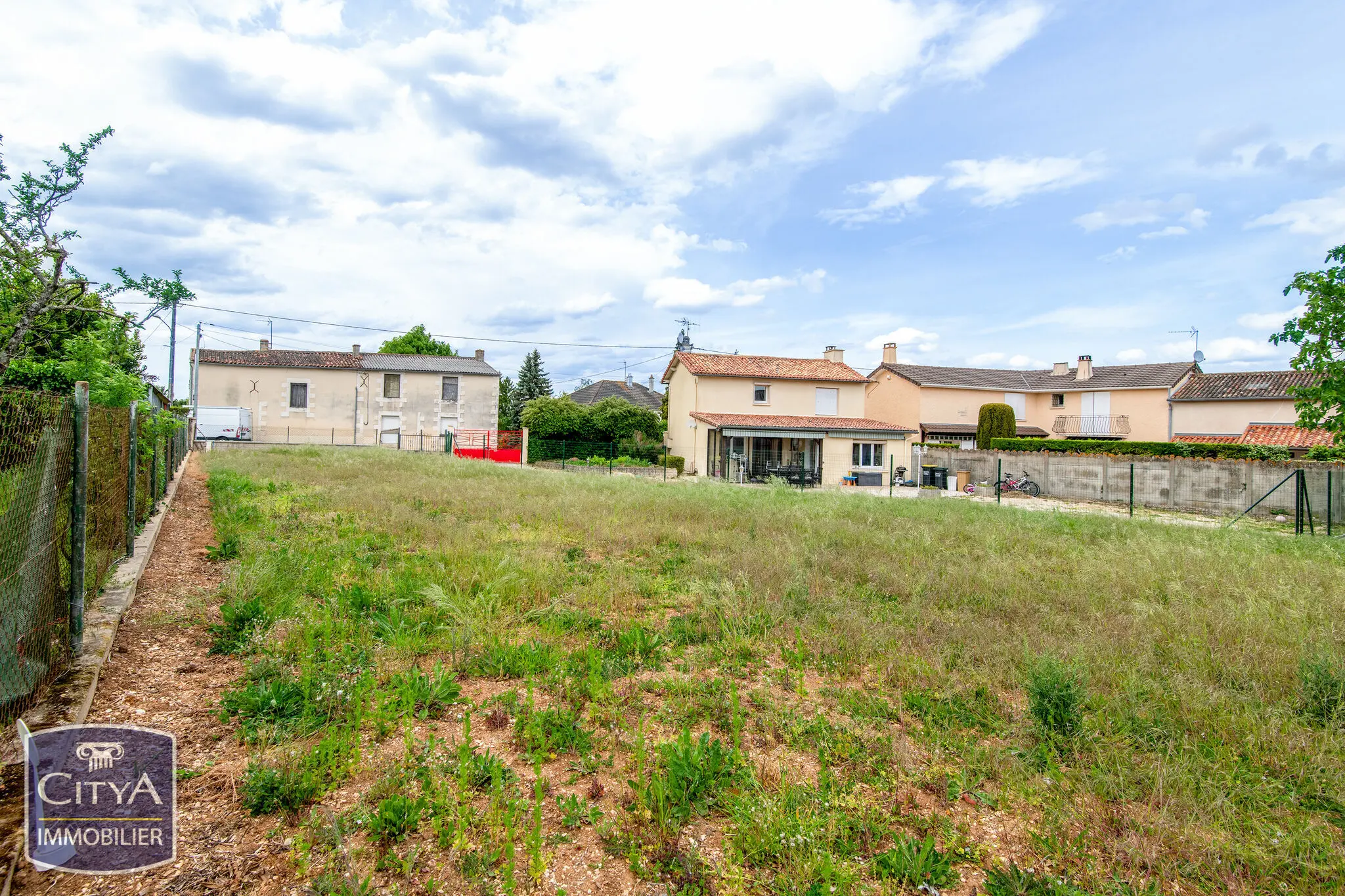 Terrain à Neuville-de-Poitou — photo 3